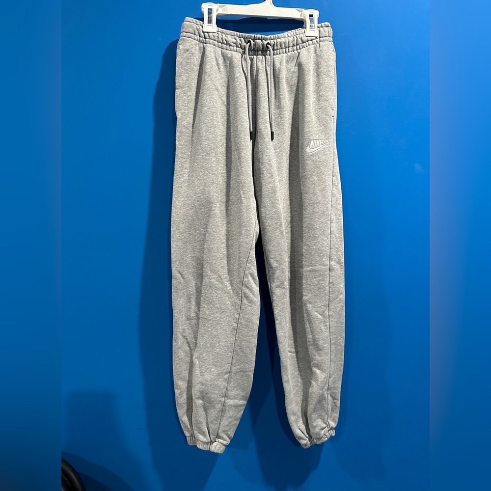 Women’s size small Nike sweat pants